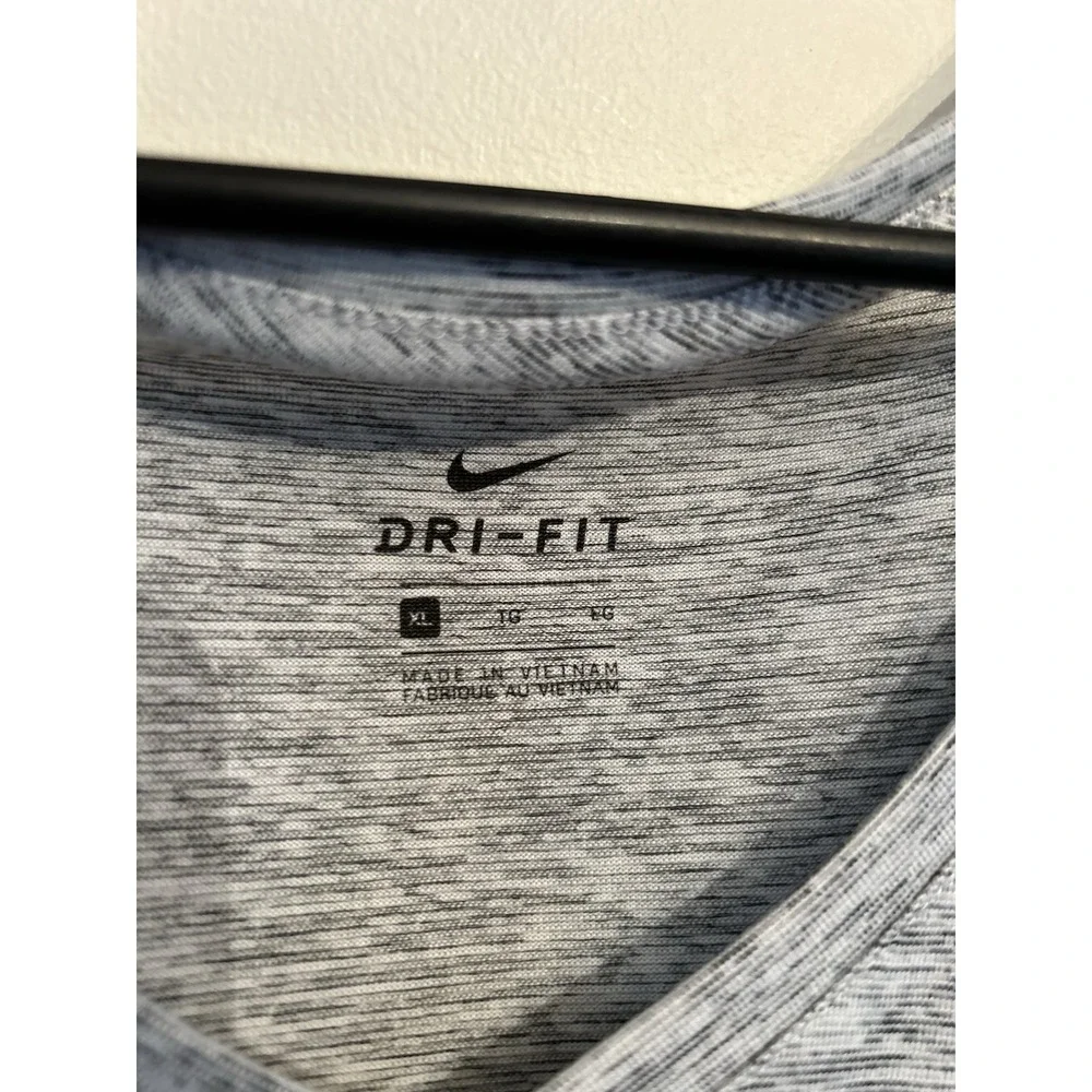 Nike Shirt Womens XL Short Sleeve Crew Neck Grey Dri-Fit Lightweight Workout - Picture 2 of 9